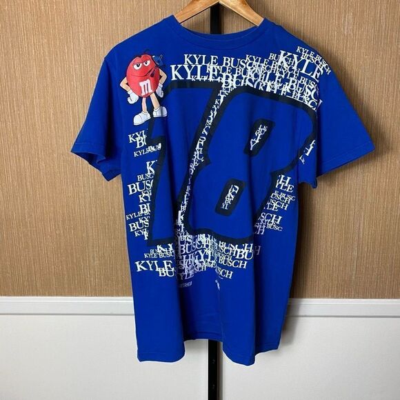 Chase Authentics Men's Kyle Busch #18 NASCAR M&M's Print T-shirt Blue Large - Picture 1 of 6